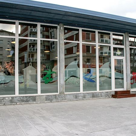 Mundaka Hostel & Sports Cafe Eksteriør billede