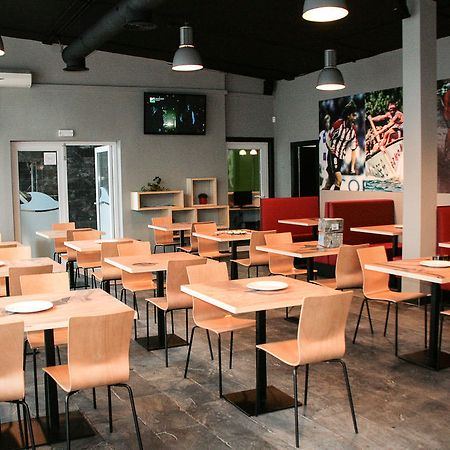 Mundaka Hostel & Sports Cafe Eksteriør billede