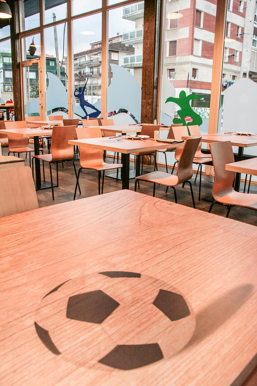 Mundaka Hostel & Sports Cafe Eksteriør billede