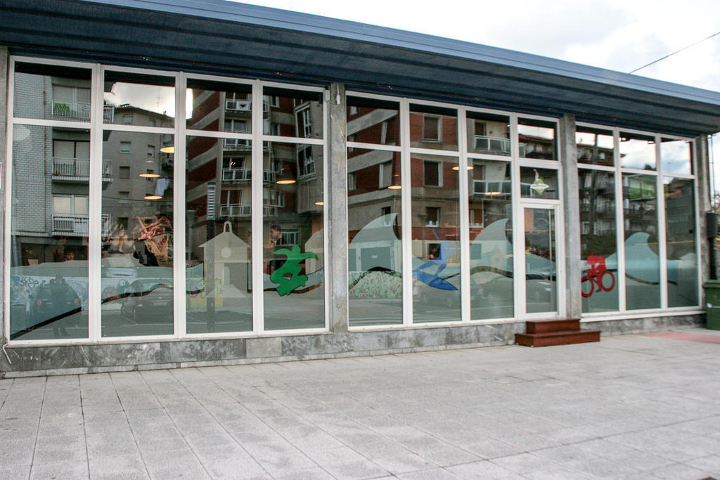 Mundaka Hostel & Sports Cafe Eksteriør billede