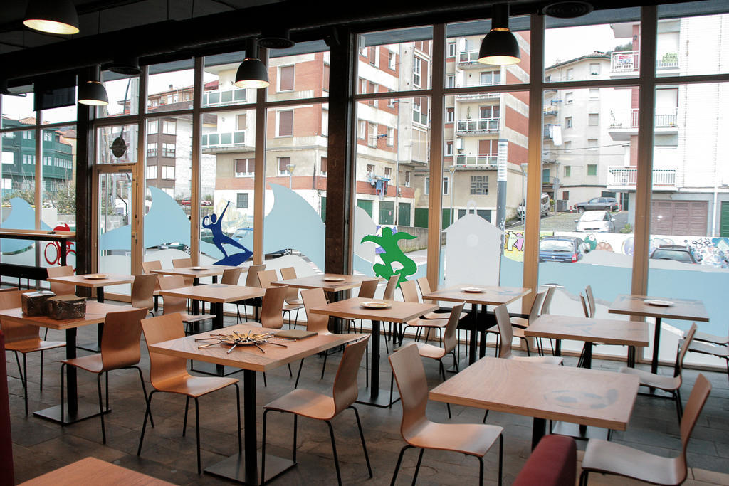 Mundaka Hostel & Sports Cafe Eksteriør billede
